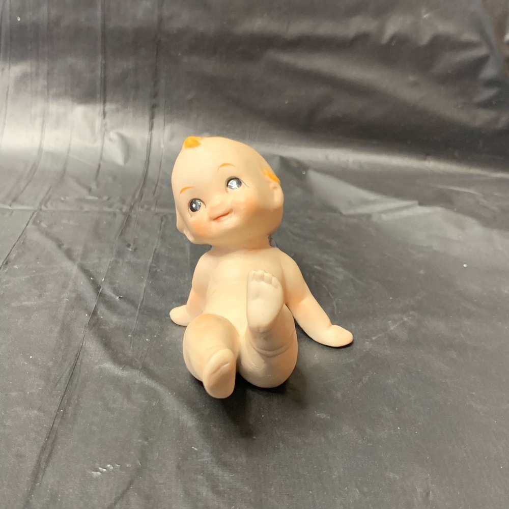 Kewpie Porcelain Baby Beige Vintage Angle Baby Collectable Playful Piano Baby - Picture 3 of 7